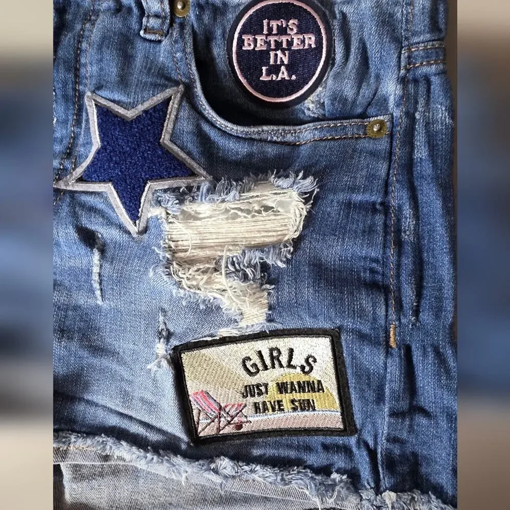 EXPRESS JEANS Women's Distressed Denim Cut-Off Shorts Size 6 - Unique Patches